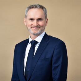 苹果(AAPL.US)通过AI推动新战略：桌面机器人引领2027计划，智能家居摄像头开启增长新机遇