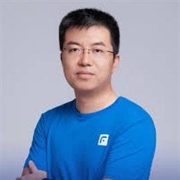 刘格菘加码泡泡玛特(09992) 2025年基金二季度配置新消费、创新药显著加仓